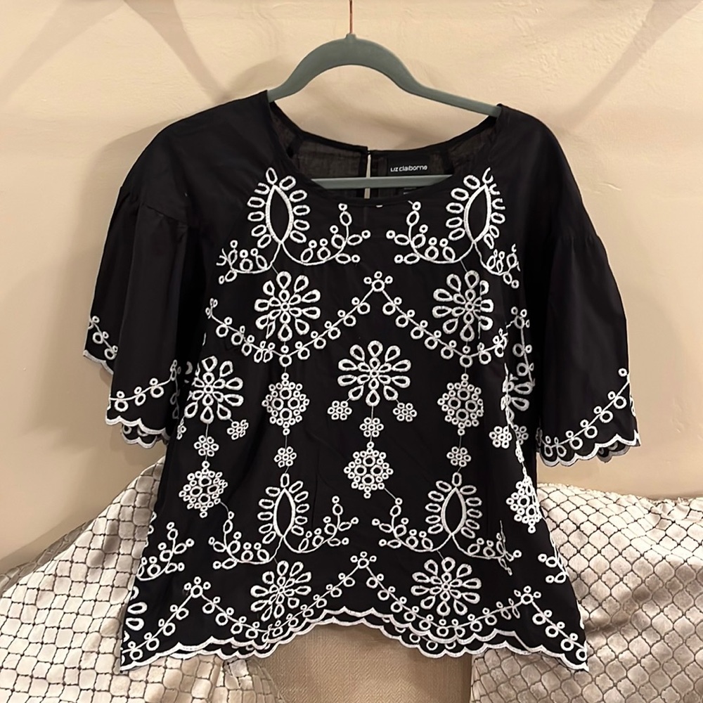 Womens loose fitting blouse with mid sleeve
